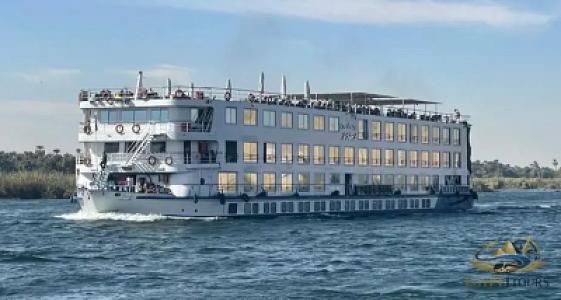 Luxury 4-day Nile River cruise ship sailing downriver from Aswan to Luxor