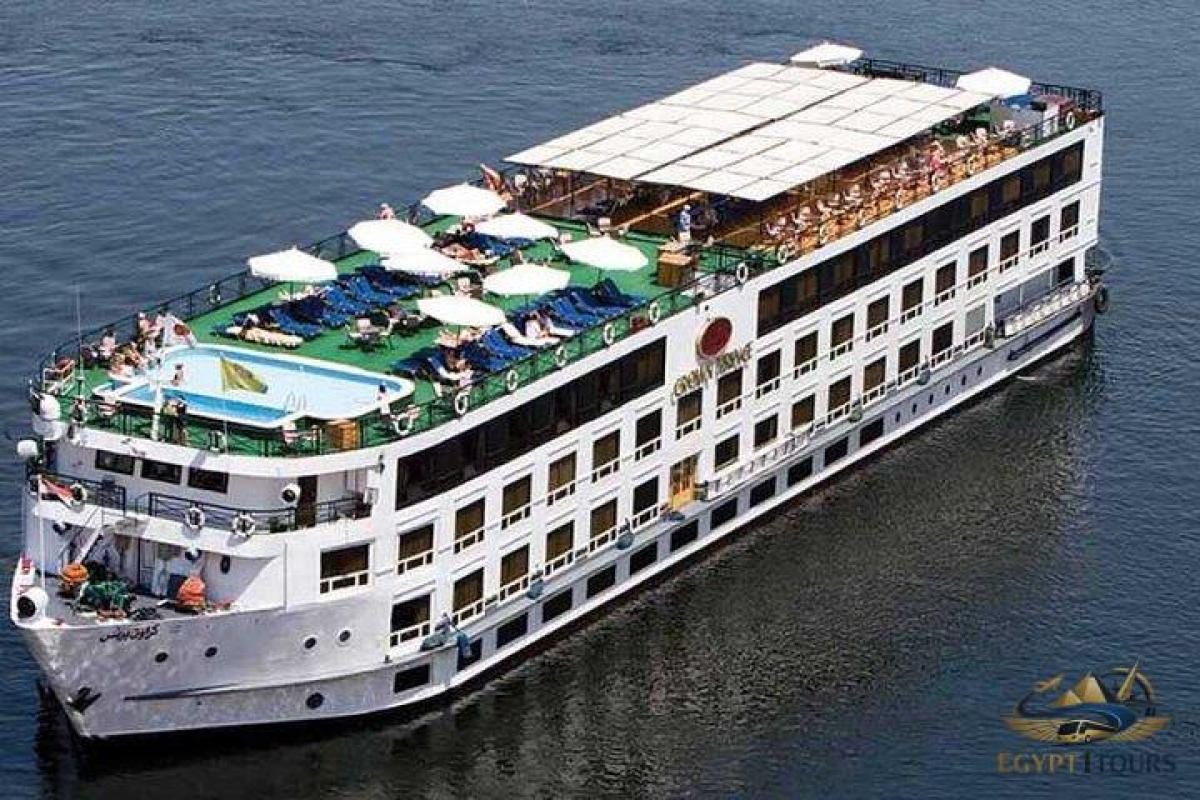 Luxury 3-day Nile River cruise ship sailing from Aswan to Luxor